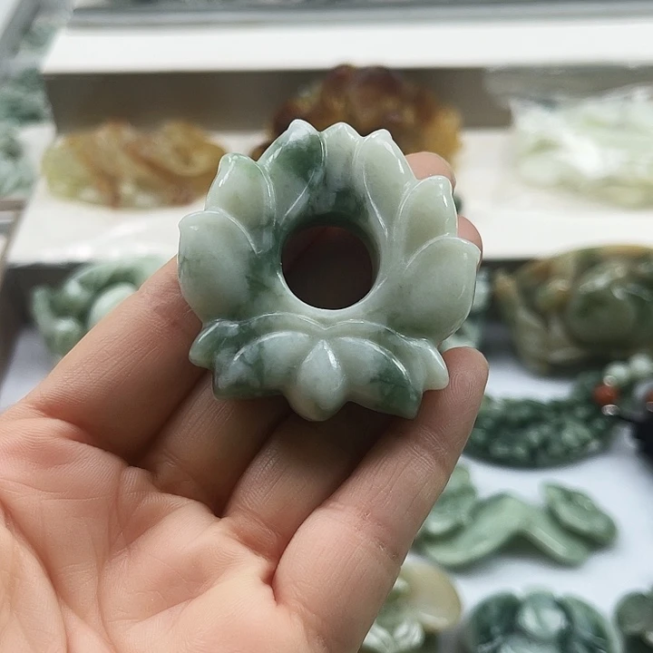 透闪石-蛇纹石玉未镶嵌吊坠