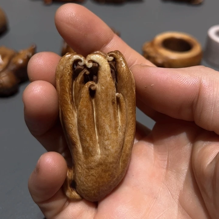 木鹿角雕刻工艺手把件