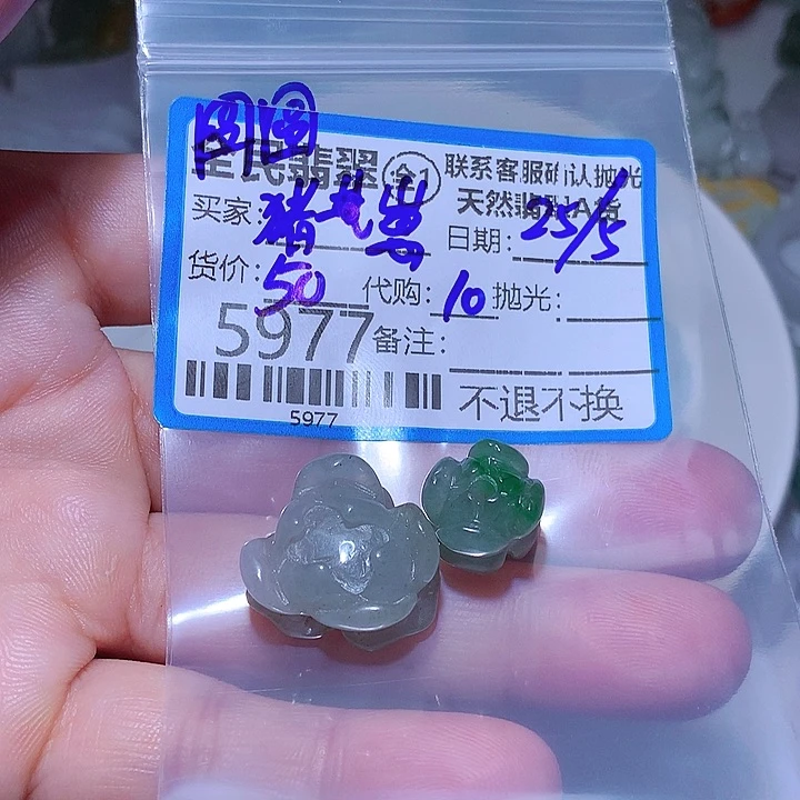 翡翠未镶嵌颈饰猪**喵