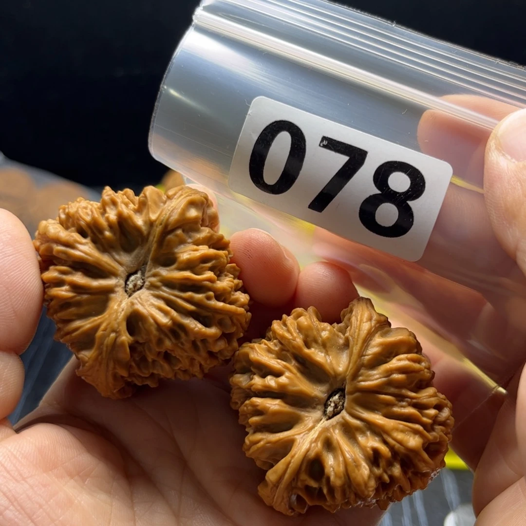 文玩核桃吊坠南疆石4.6