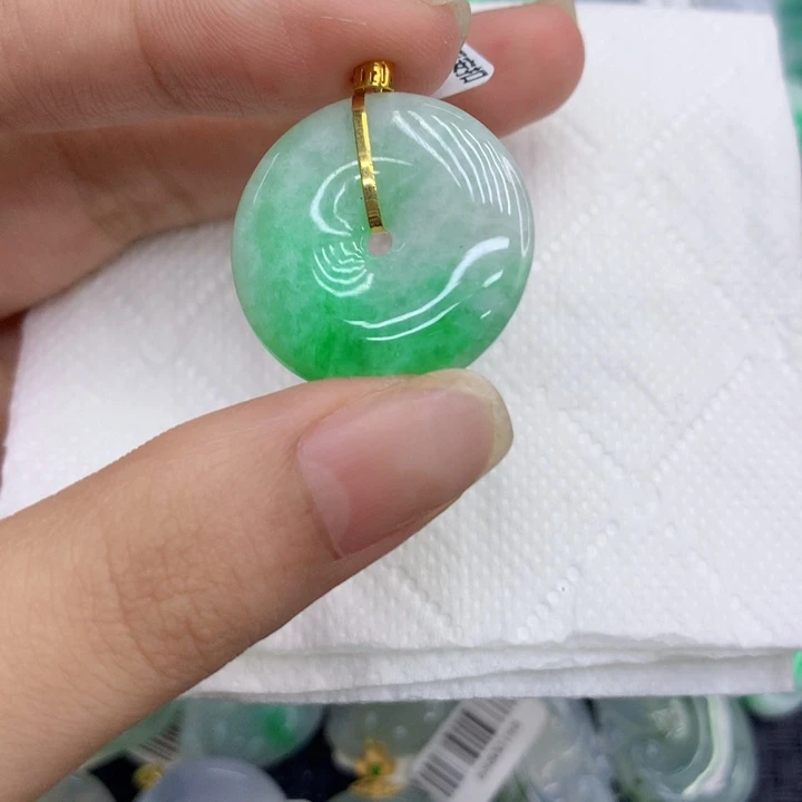 翡翠18K金镶嵌颈饰11111111111111