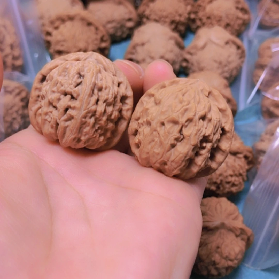 【闪购商品】摆件核桃34白狮子磕尖出油