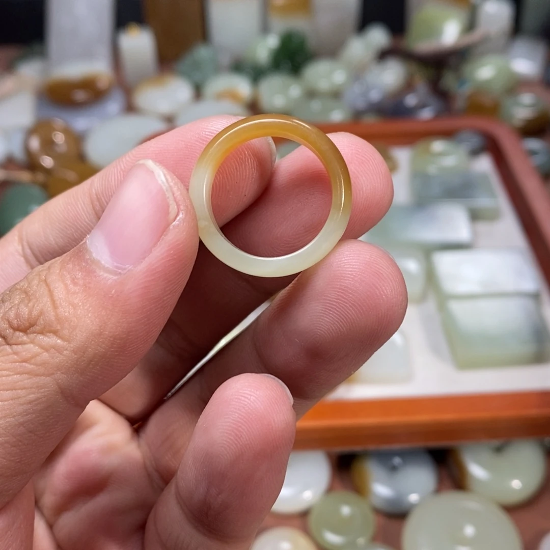 和田玉吊坠(不含链)未镶嵌是***?