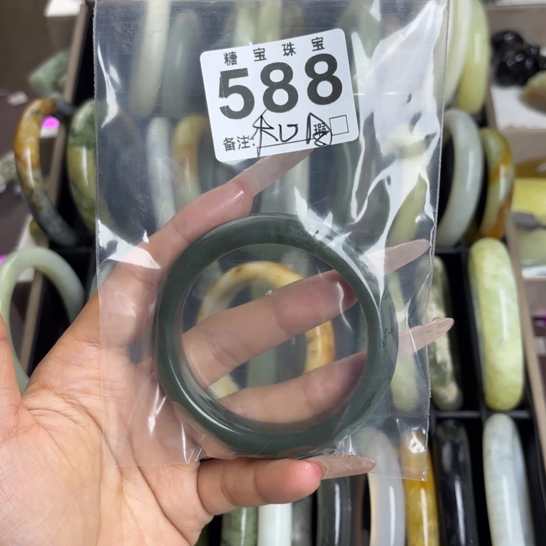 未镶嵌蛇纹石玉手镯M****l