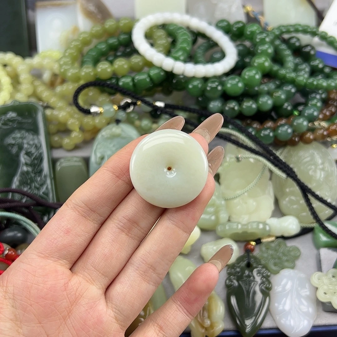 和田玉未镶嵌颈饰30尺寸平安扣