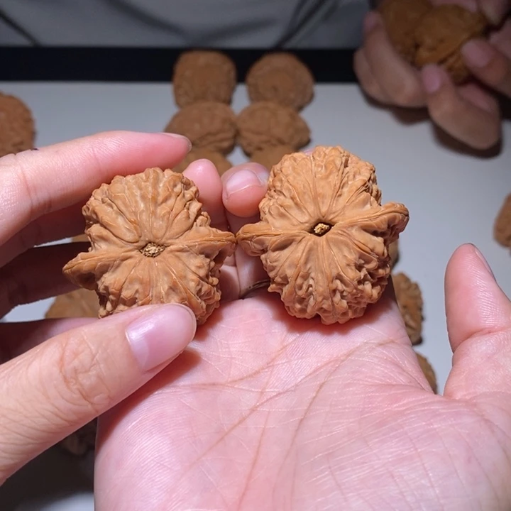 好***来文玩核桃吊坠血麒麟