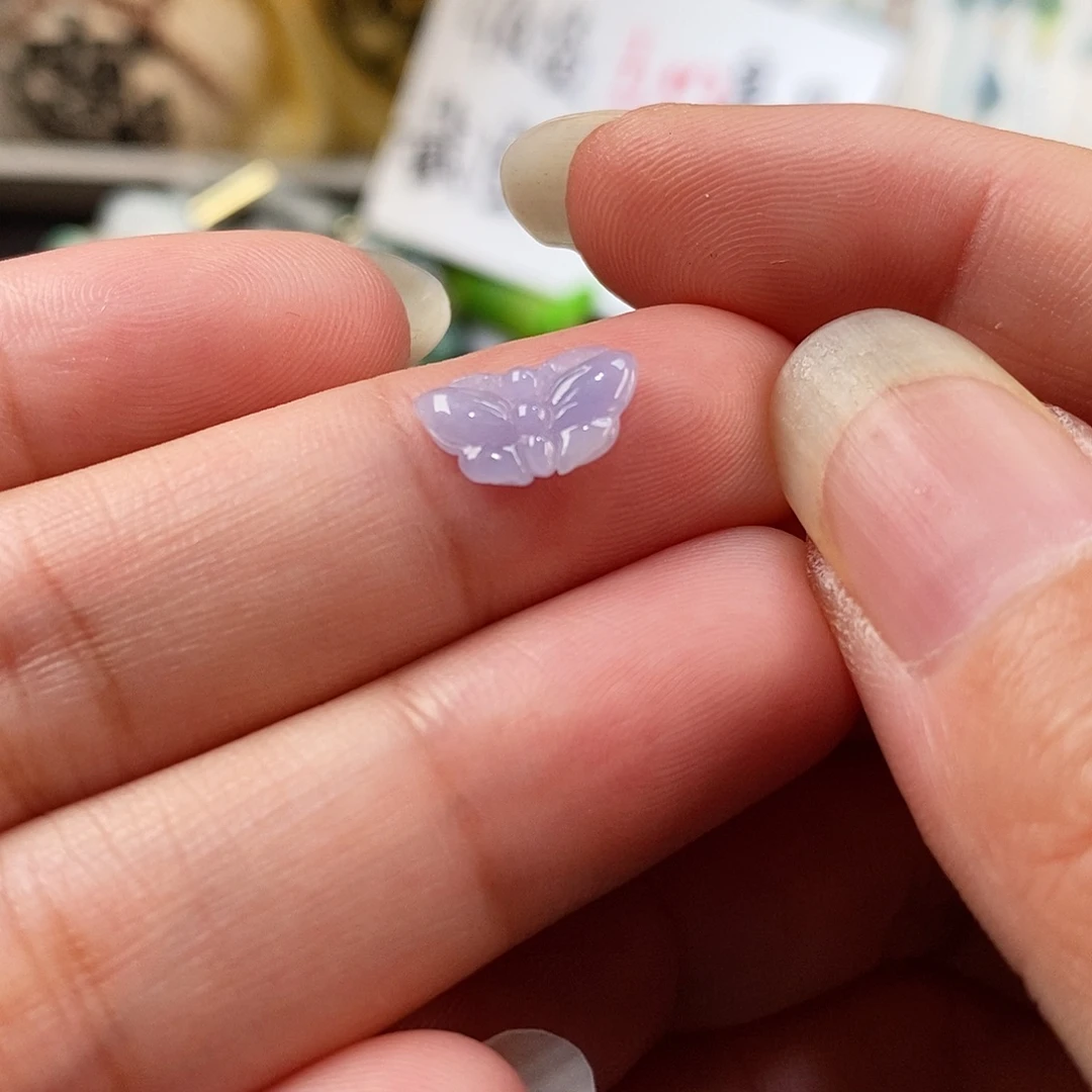 翡翠未镶嵌颈饰蝴蝶