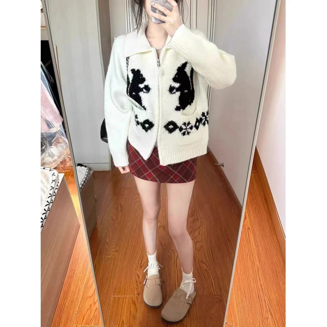 徐秋阳  两只松鼠   显瘦连帽休闲百搭减龄宽松秋冬毛衣