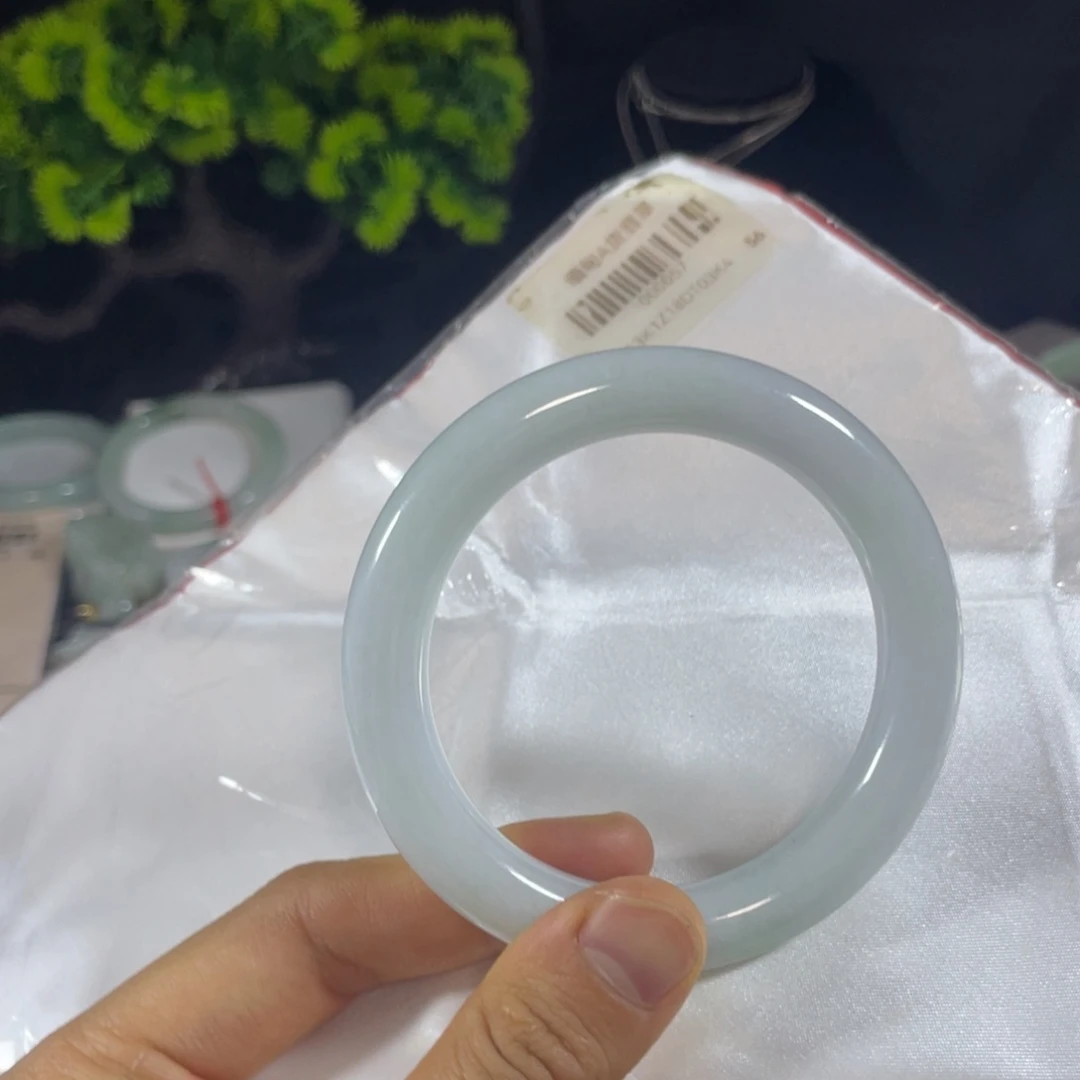 未镶嵌手镯翡翠天然翡翠手镯