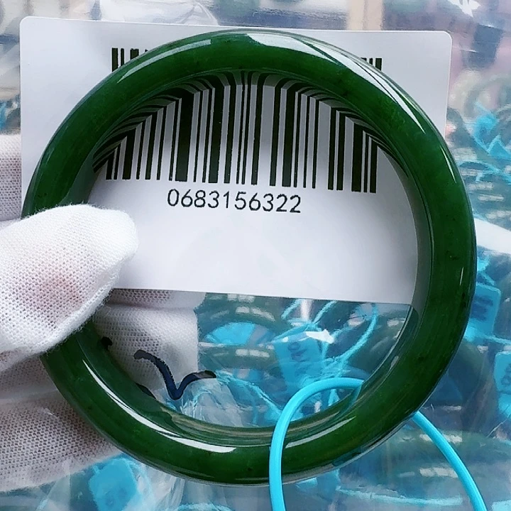 和田玉手镯未镶嵌微瑕799