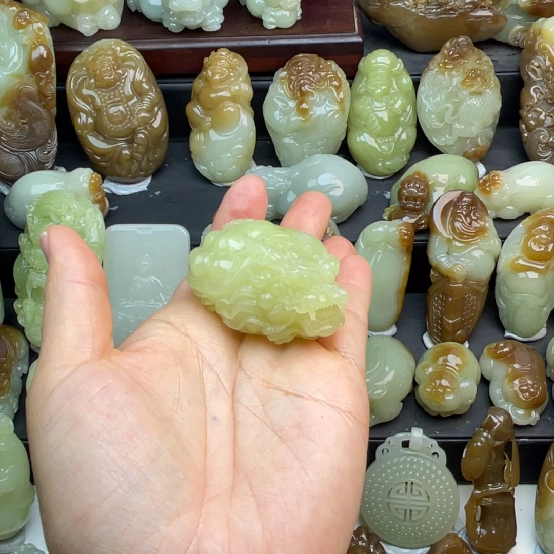 崔***泡和田玉未镶嵌颈饰