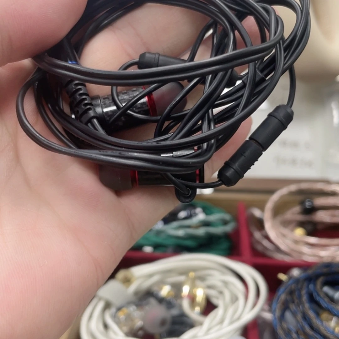 壹***堂大品牌有线耳机红色