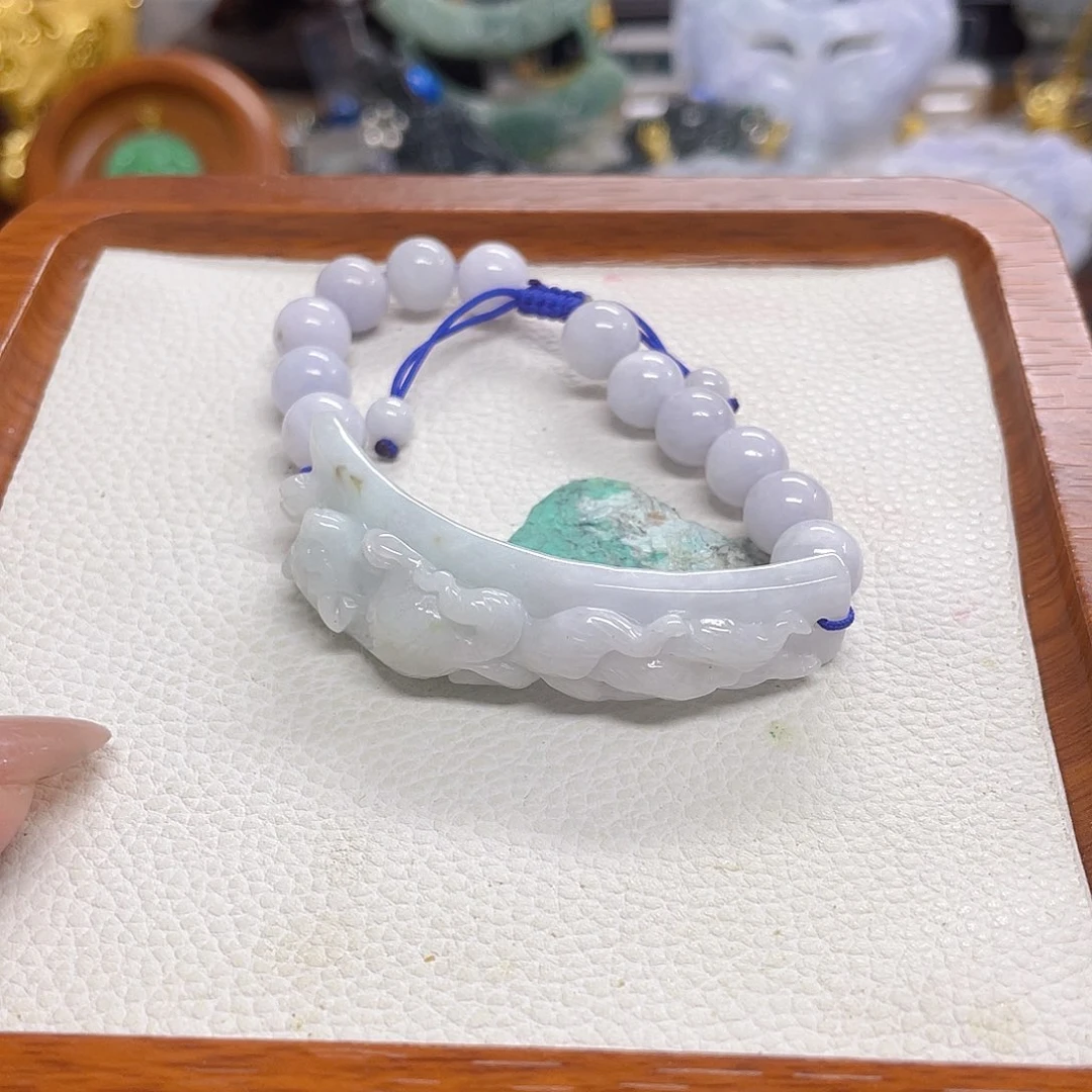 翡翠未镶嵌颈饰狐手串