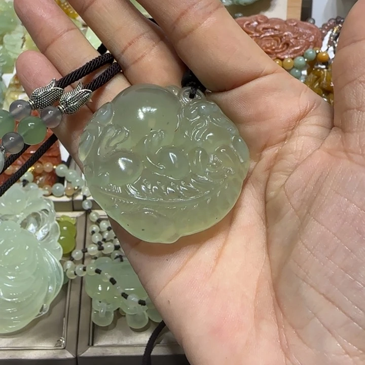 蛇纹石玉吊坠未镶嵌赵*红