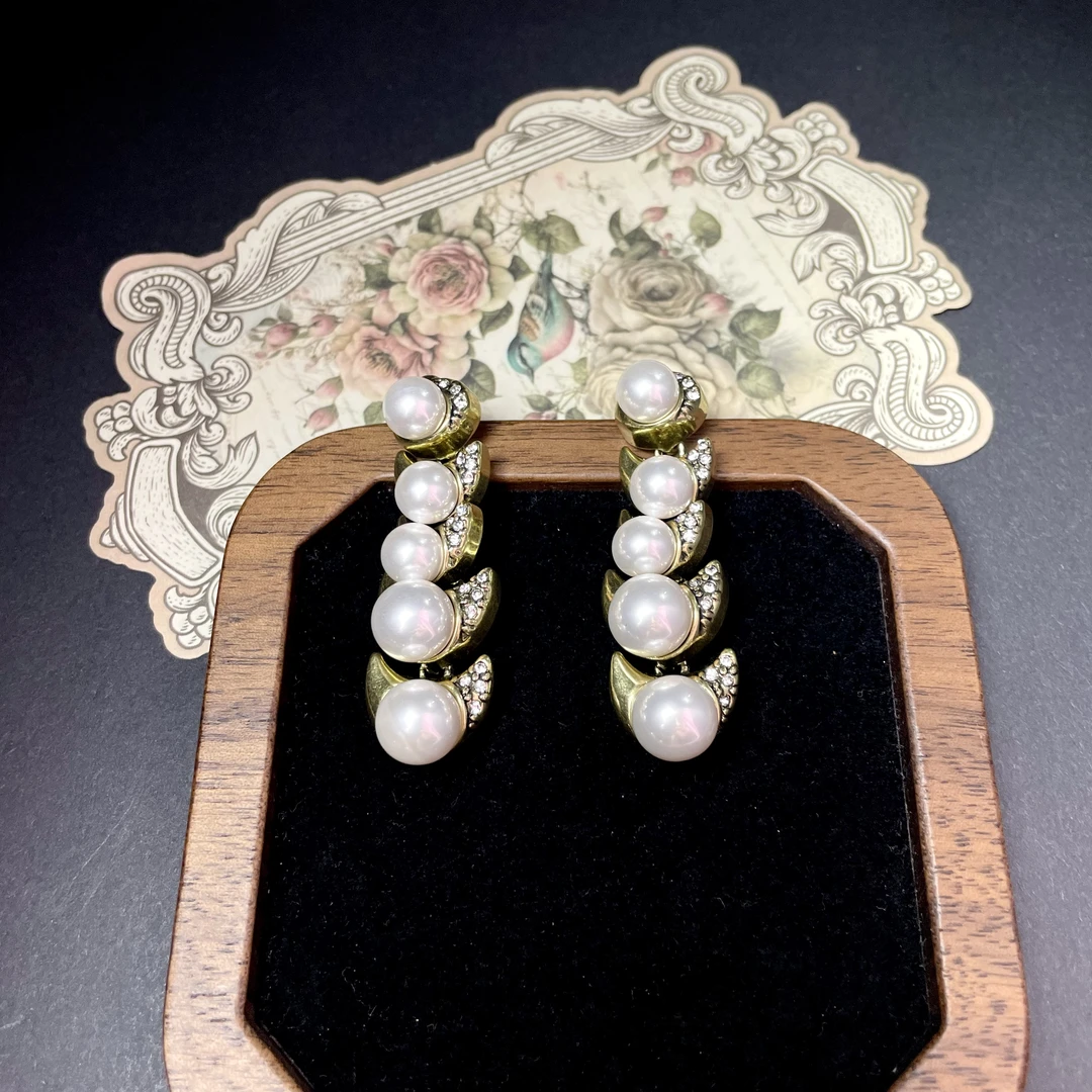 铜合金耳饰 买三送一 气质轻奢时尚百搭复古优雅精致耳钉耳坠