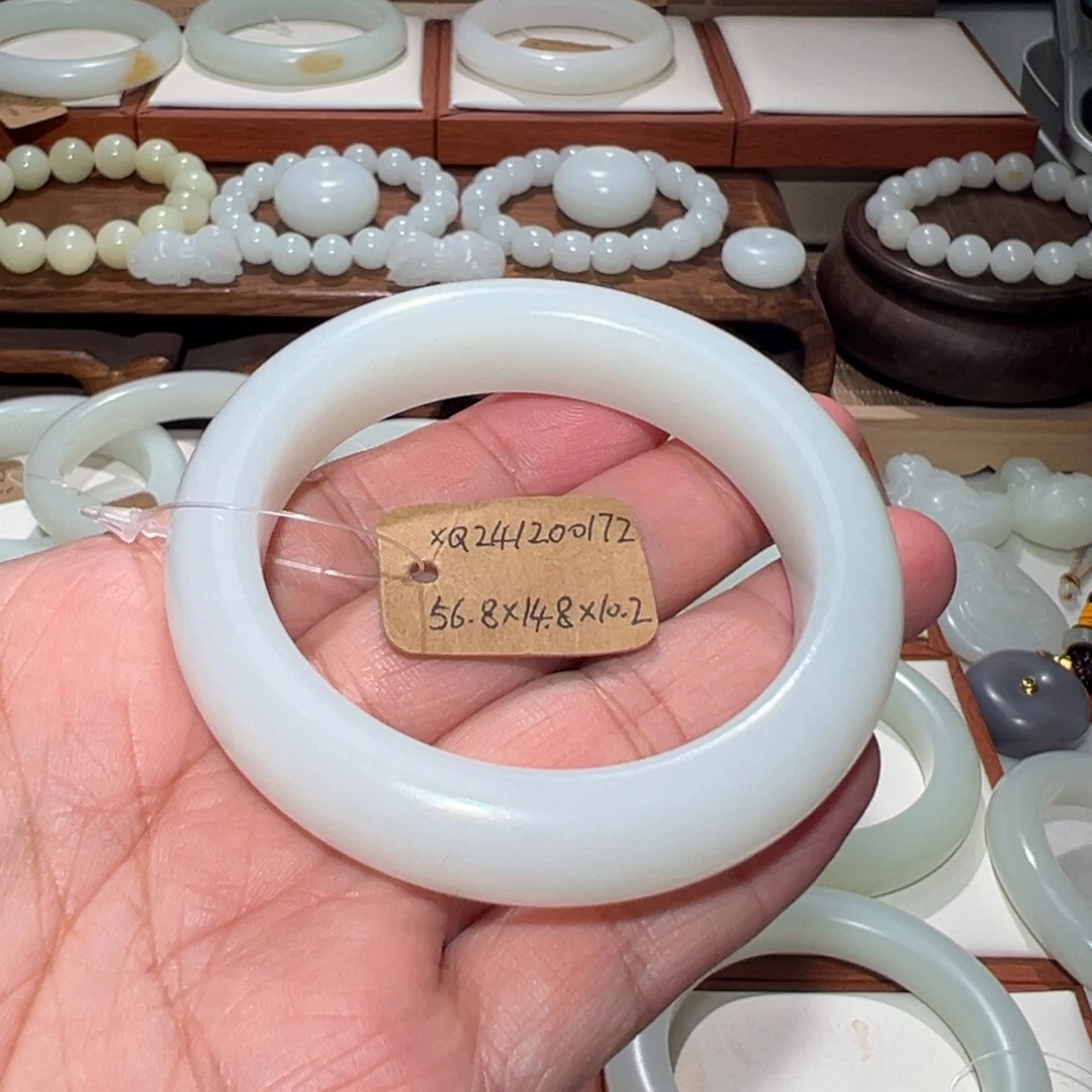 和田玉未镶嵌手镯