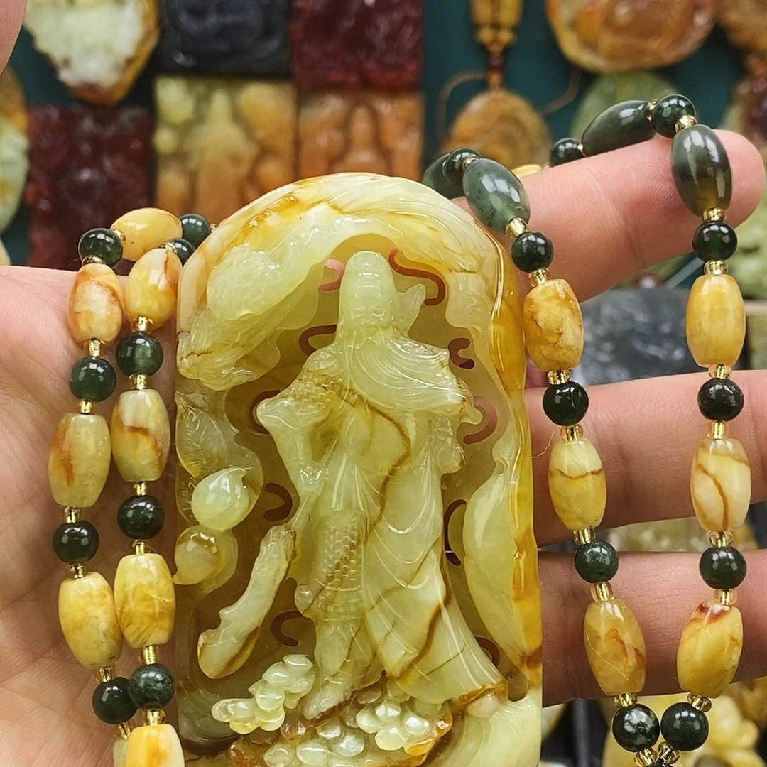 ᝰ***少蛇纹石玉未镶嵌颈饰关公