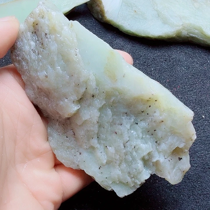 未镶嵌和田玉（糖玉）珠宝半成品