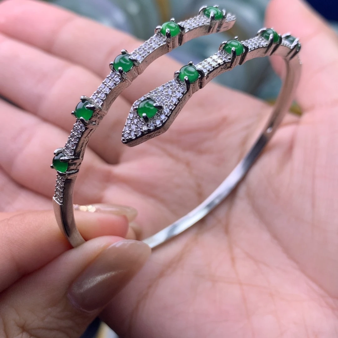 翡翠未镶嵌挂件开口镯