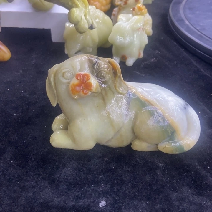 领***币石材天然岫岩玉摆件