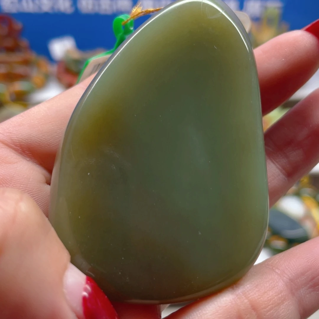 透闪石质玉未镶嵌把件