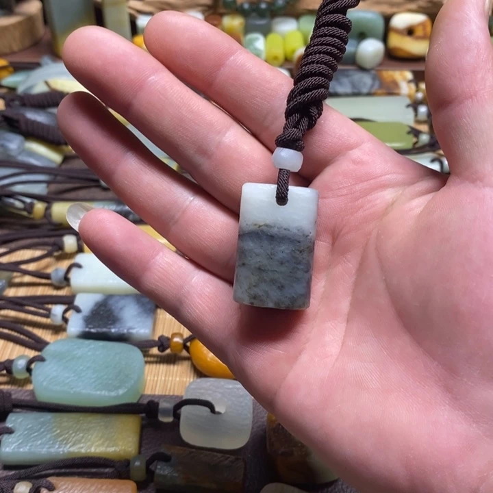 蛇纹石玉未镶嵌挂件