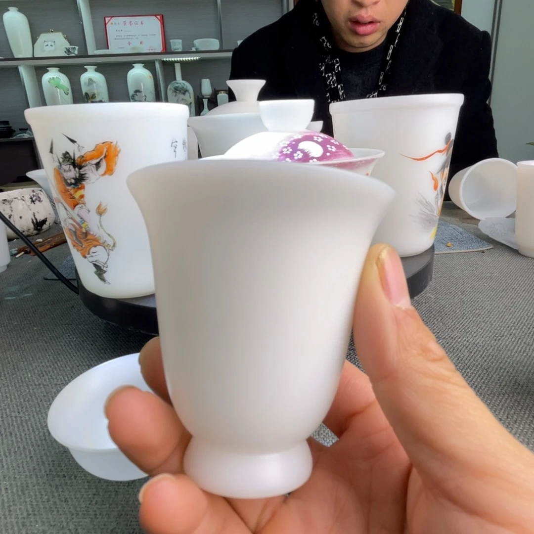 手绘情女对杯来咯哦哦哦
