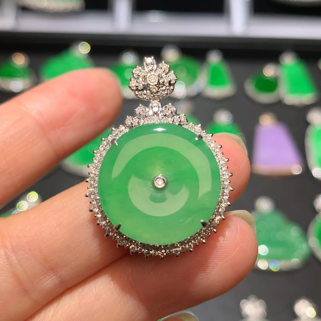 翡翠颈饰18K金镶嵌翡翠