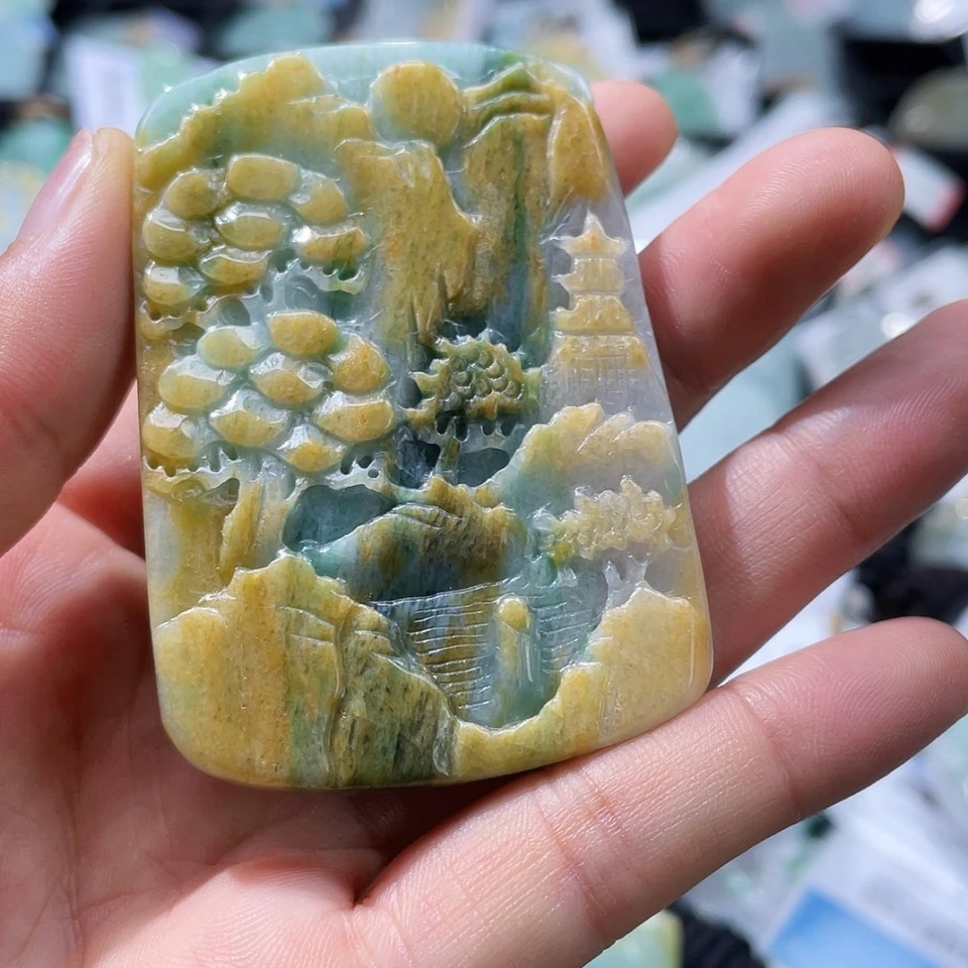 翡翠未镶嵌颈饰一个