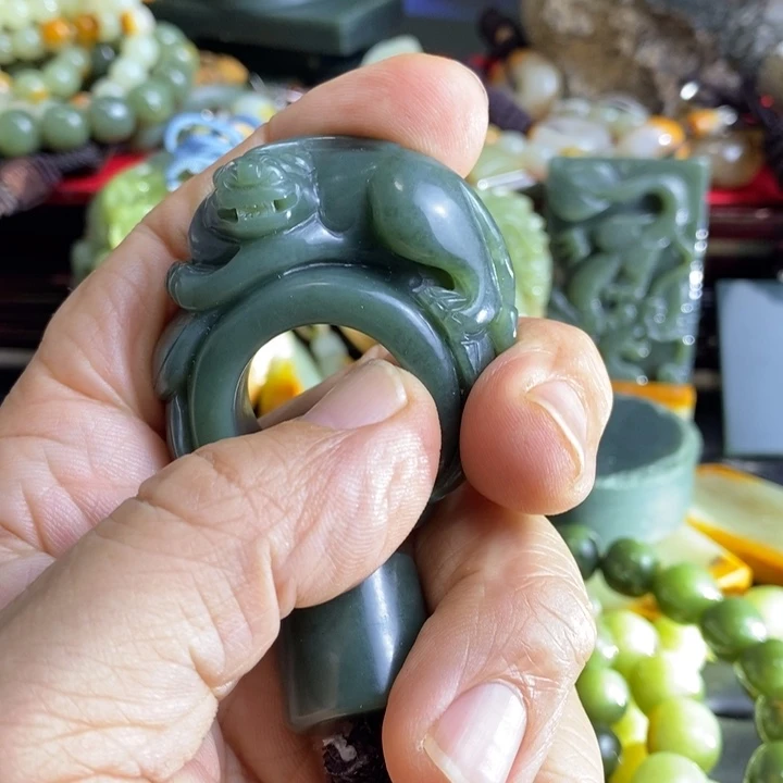 小***嘿和田玉（糖玉）未镶嵌珠宝奇石