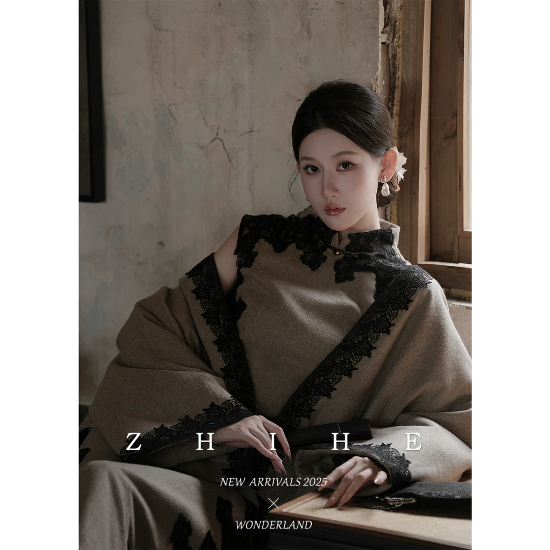 无艳一禾【素云栖】新中式羊毛呢料撞色花边旗袍黑色连衣裙+羽绒服