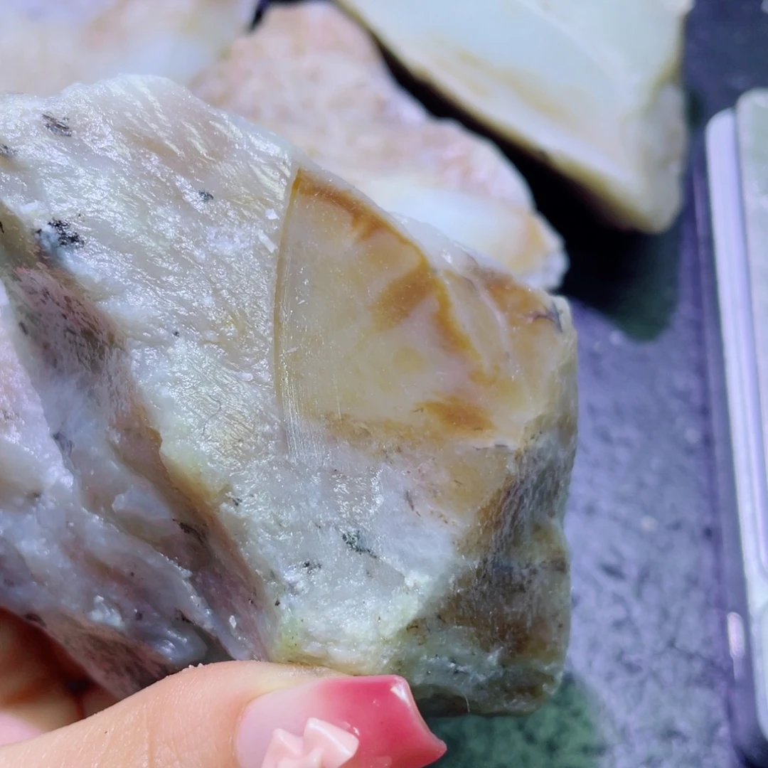 和田玉未镶嵌珠宝半成品