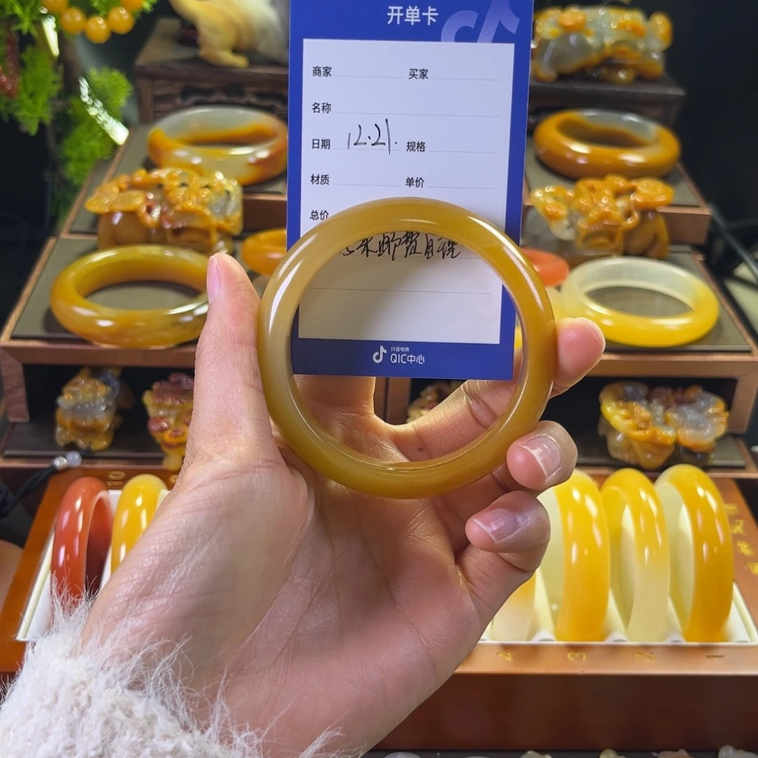 未镶嵌手镯石英质玉