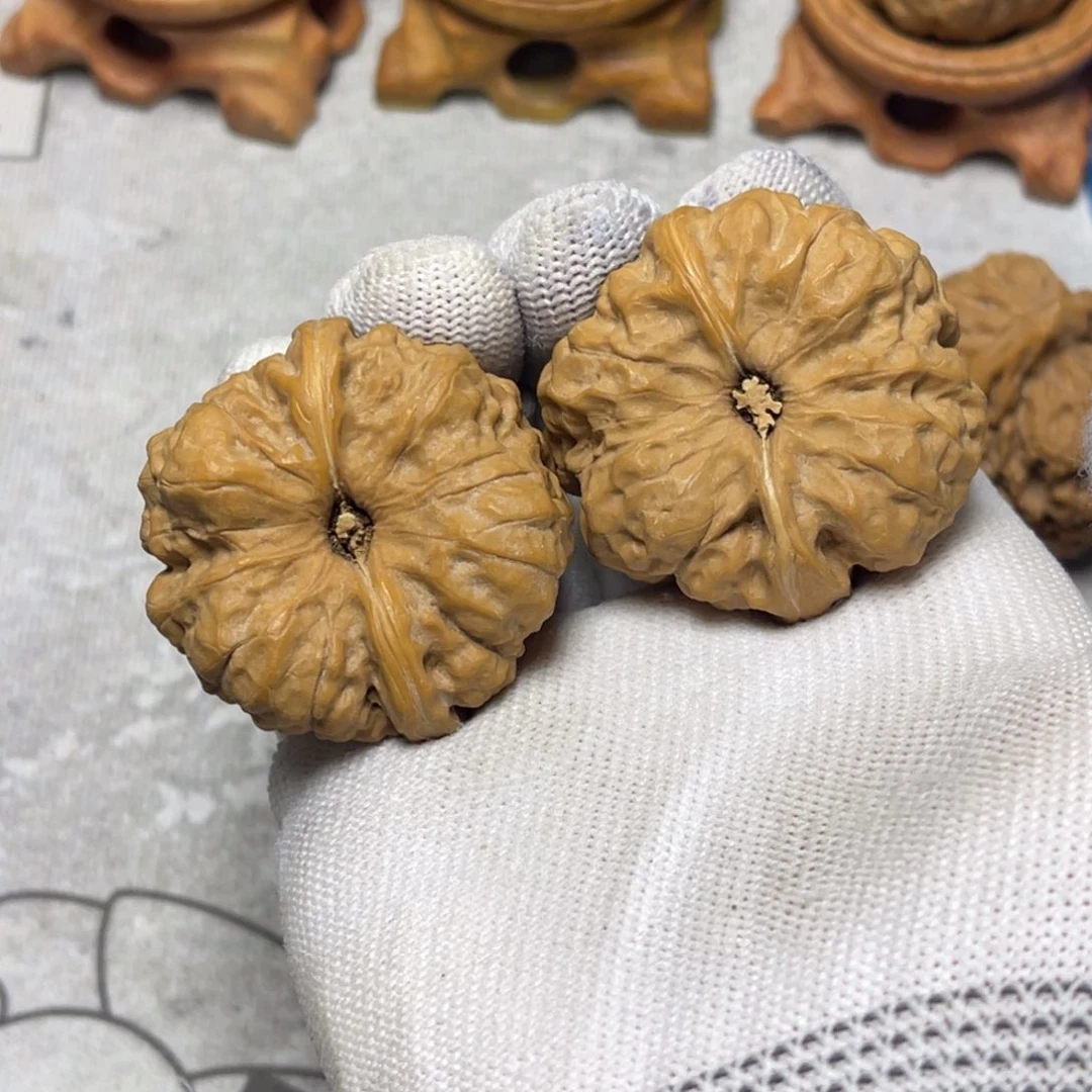 小***州文玩核桃吊坠核桃