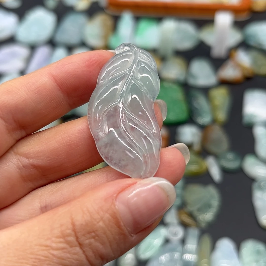 【闪购商品】翡翠颈饰未镶嵌叶子