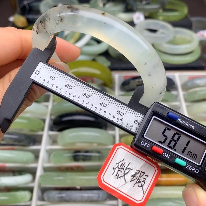 蛇纹石玉未镶嵌手镯512