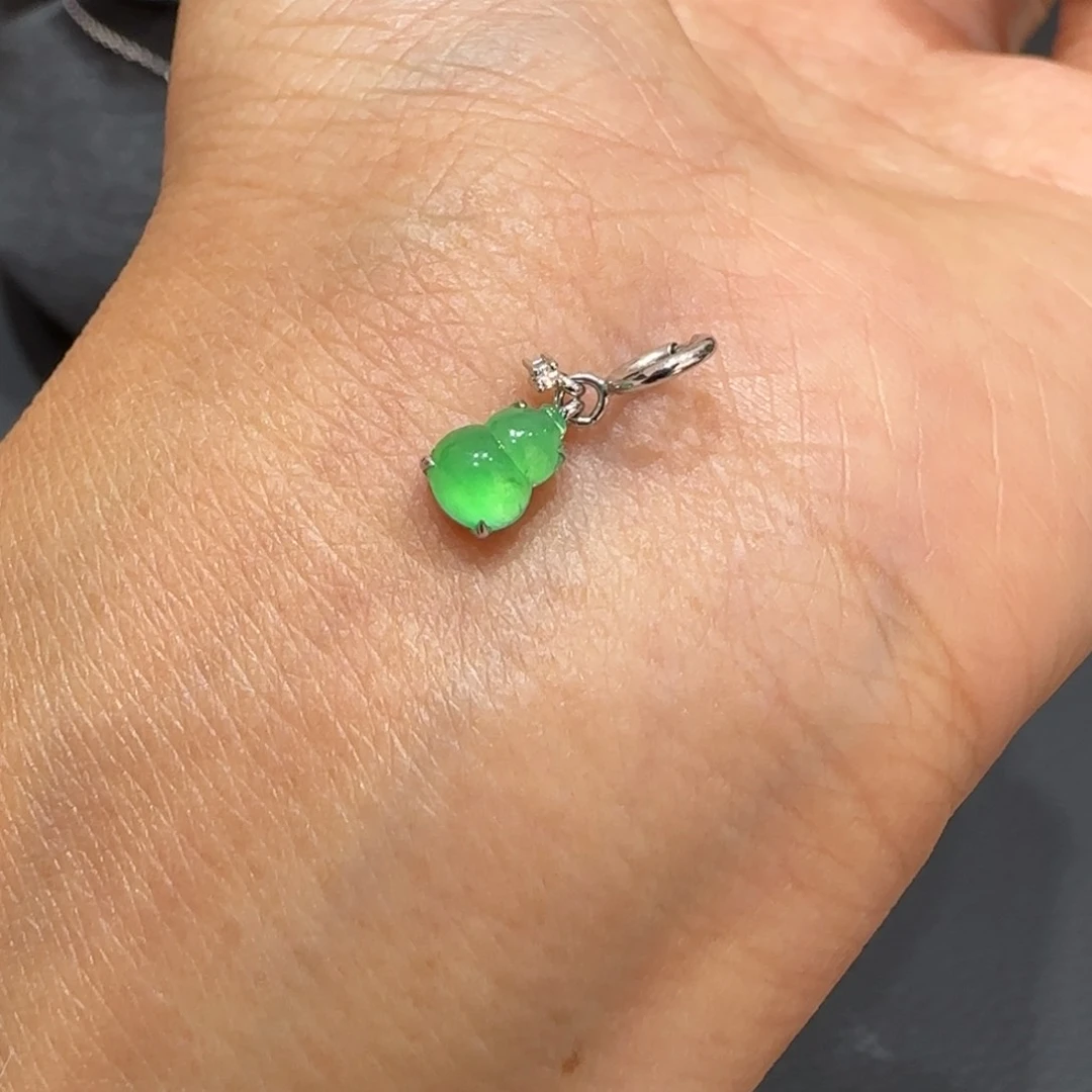 翡翠颈饰18K金镶嵌葫芦