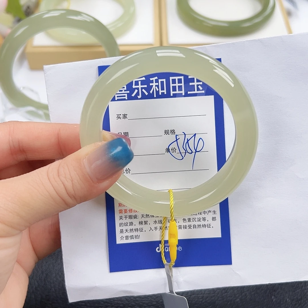 和田玉未镶嵌手镯