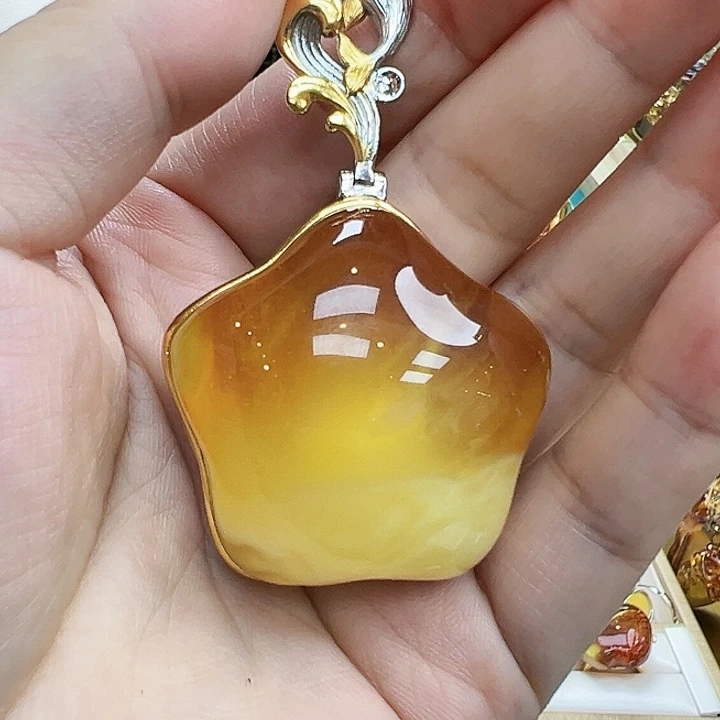 琥珀未镶嵌珠宝奇石