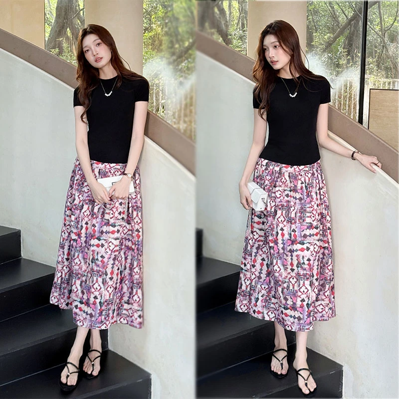 夏季女装2025新款套装气质显瘦黑色冰丝上衣碎花高腰半身裙两件套