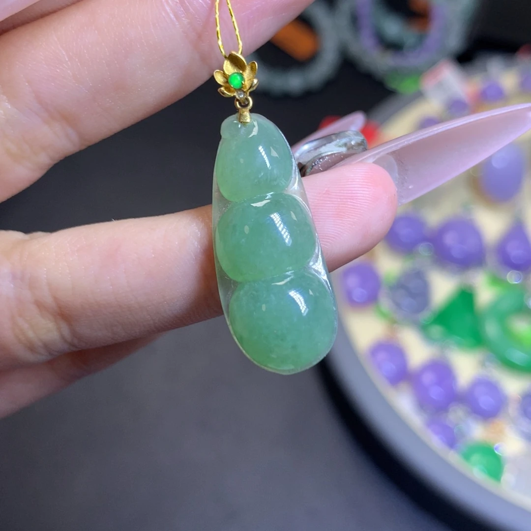 翡翠18K金镶嵌颈饰