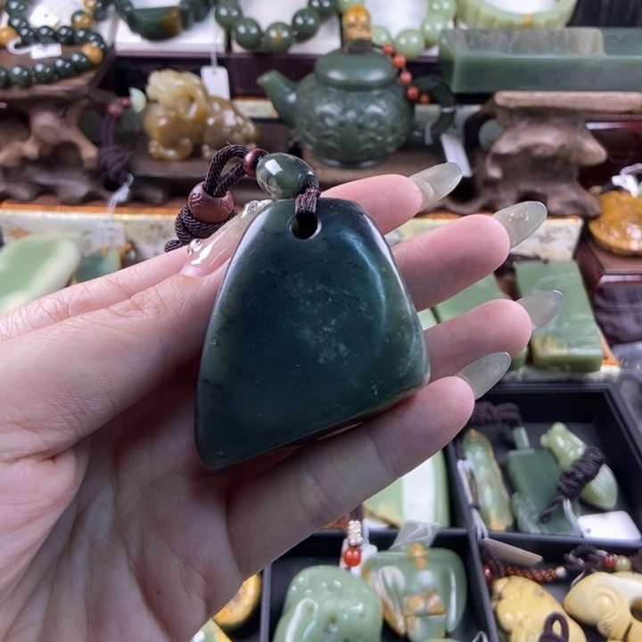 未镶嵌透闪石质玉把件