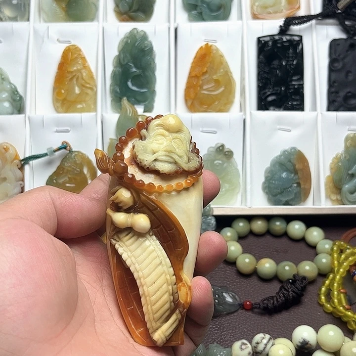 合金蛇纹石玉颈饰