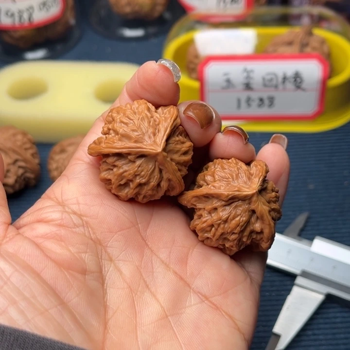 千***俞文玩核桃吊坠32盘山三棱