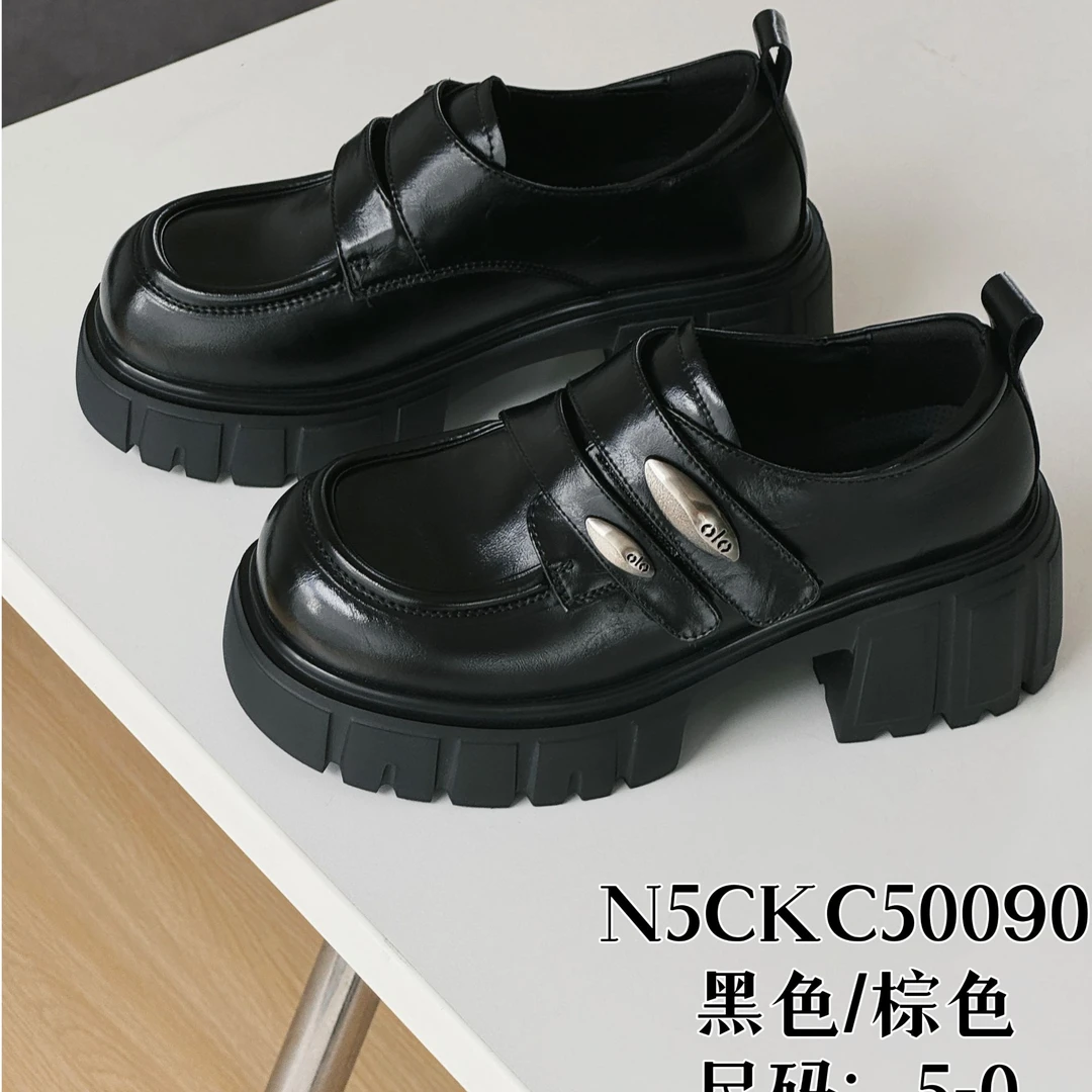 50090女款粘扣乐福鞋