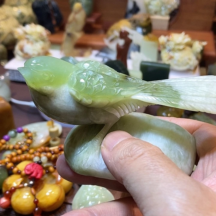 蛇纹石玉未镶嵌珠宝奇石