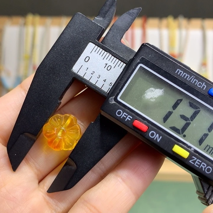 蜜蜡未镶嵌裸石配饰