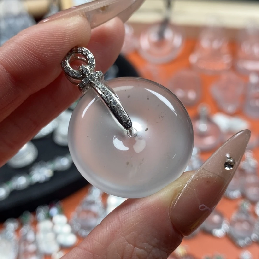 石英质玉银S925镶嵌颈饰黑钢雪花棉毕业平安扣