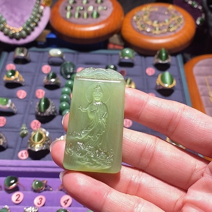 汉***馆颈饰未镶嵌和田玉（碧玉）