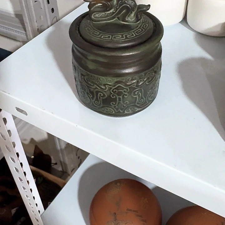 主人杯一个，瓷。。品茗